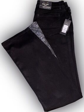 Idyllwind Miranda Lambert Black Bandana Flare Jeans NWT
Hard to Find!🤠
12/34